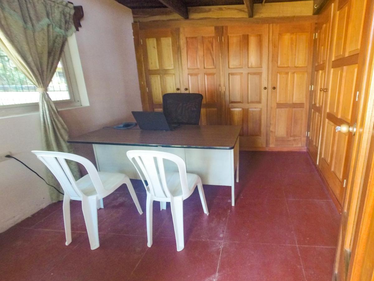 El Estor Chalet Castillo מראה חיצוני תמונה
